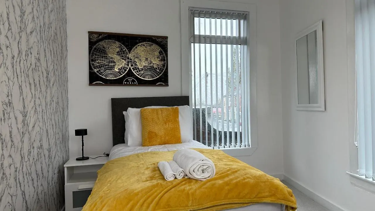 Snug Apartment In The Heart Of Castleford 0*,
